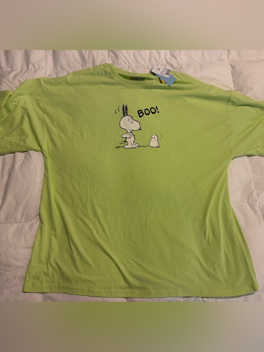 Size XL Peanuts Lime Green Snoopy Embroidered 'BOO!' Graphic Tee NEW - Picture 2 of 5